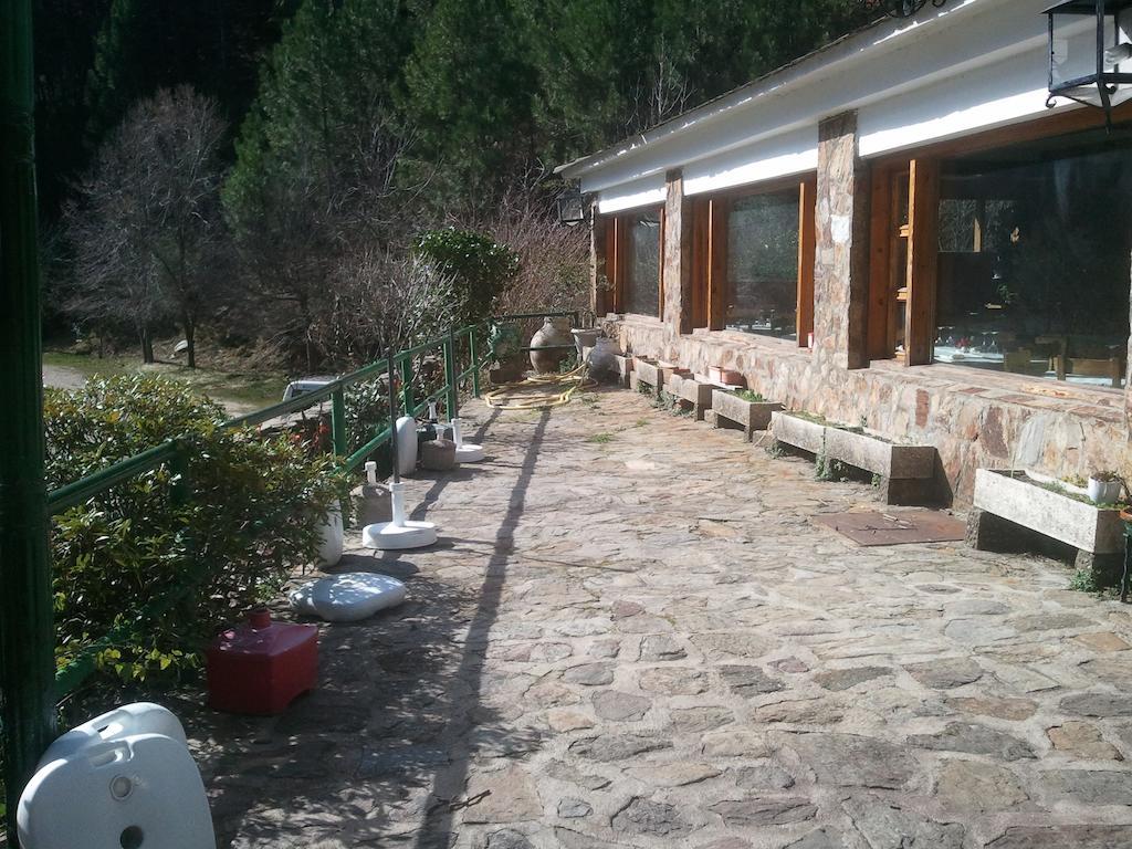 Hostal-Restaurante Fogon De Gredos Guisando Dış mekan fotoğraf