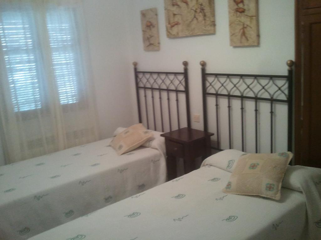 Hostal-Restaurante Fogon De Gredos Guisando Oda fotoğraf