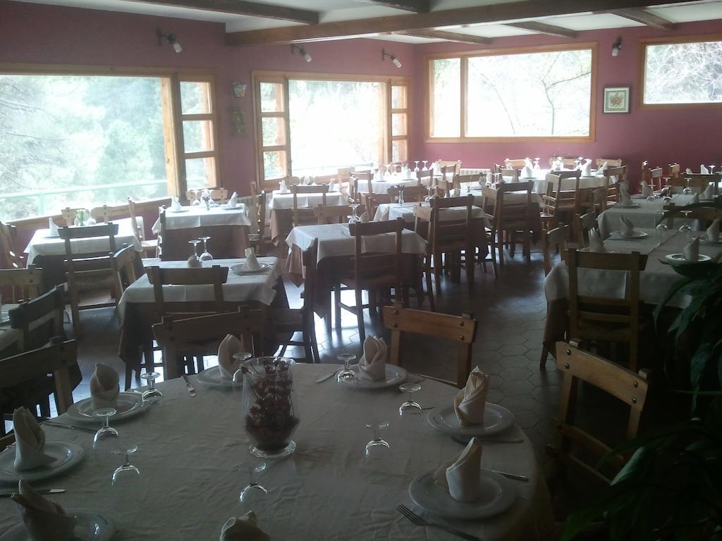 Hostal-Restaurante Fogon De Gredos Guisando Dış mekan fotoğraf