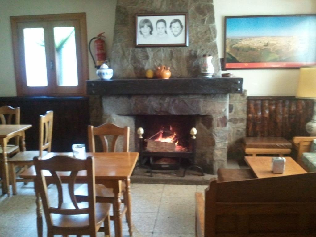 Hostal-Restaurante Fogon De Gredos Guisando Dış mekan fotoğraf