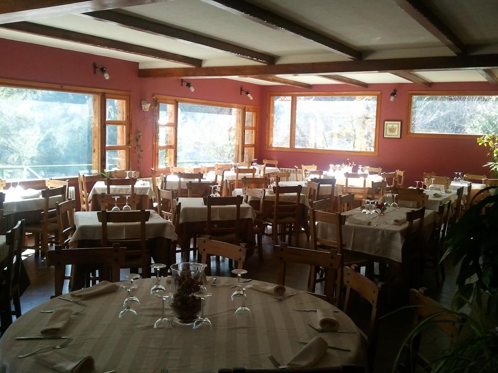Hostal-Restaurante Fogon De Gredos Guisando Dış mekan fotoğraf