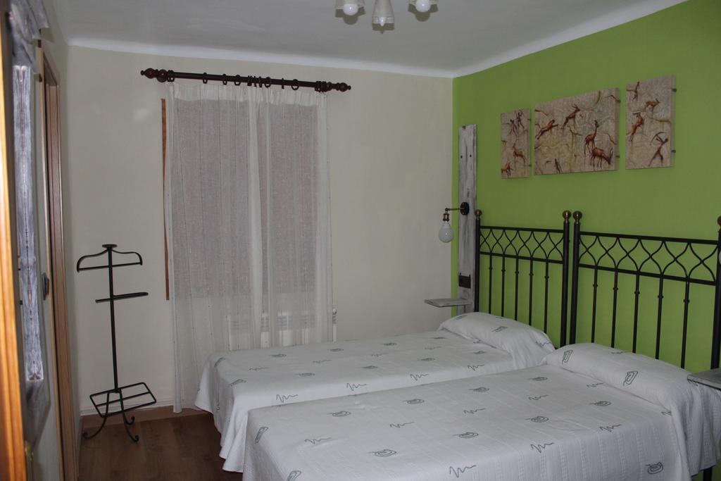 Hostal-Restaurante Fogon De Gredos Guisando Dış mekan fotoğraf
