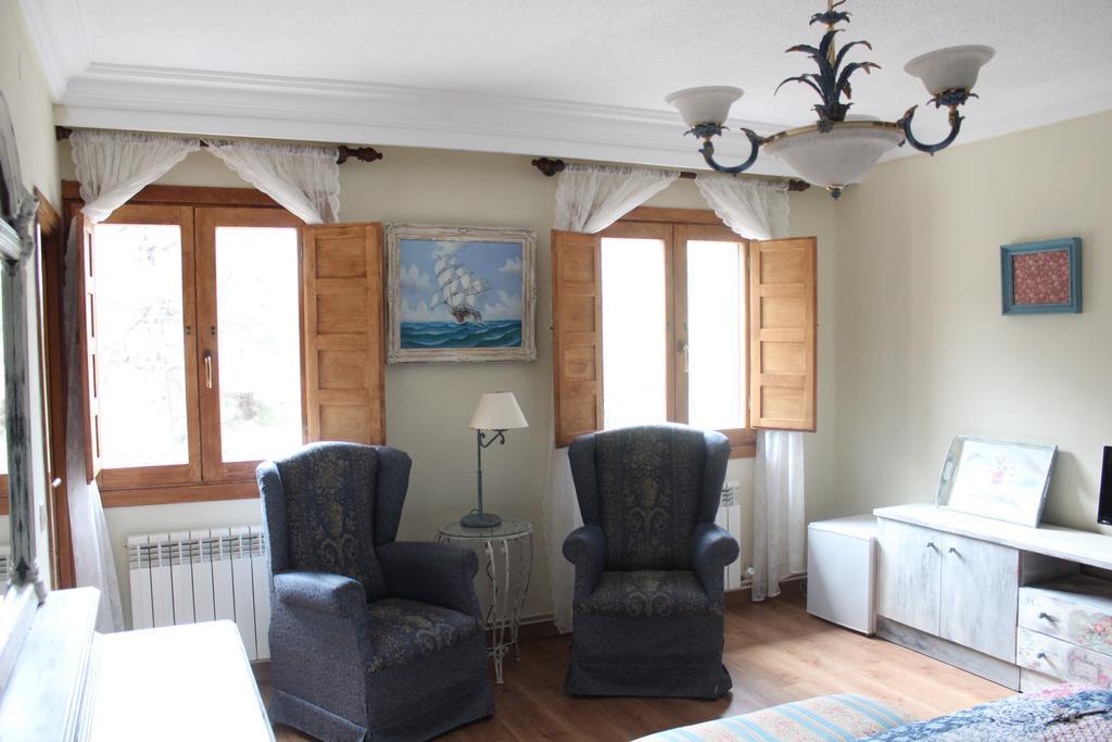 Hostal-Restaurante Fogon De Gredos Guisando Dış mekan fotoğraf