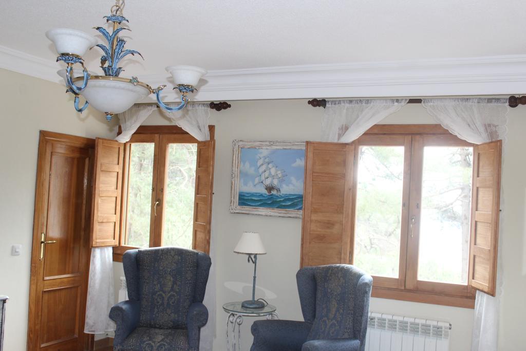 Hostal-Restaurante Fogon De Gredos Guisando Dış mekan fotoğraf