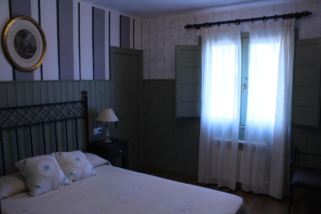 Hostal-Restaurante Fogon De Gredos Guisando Dış mekan fotoğraf